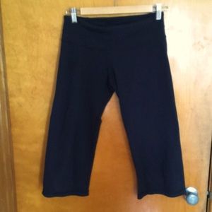 Lululemon groove crop 21” yoga pants.